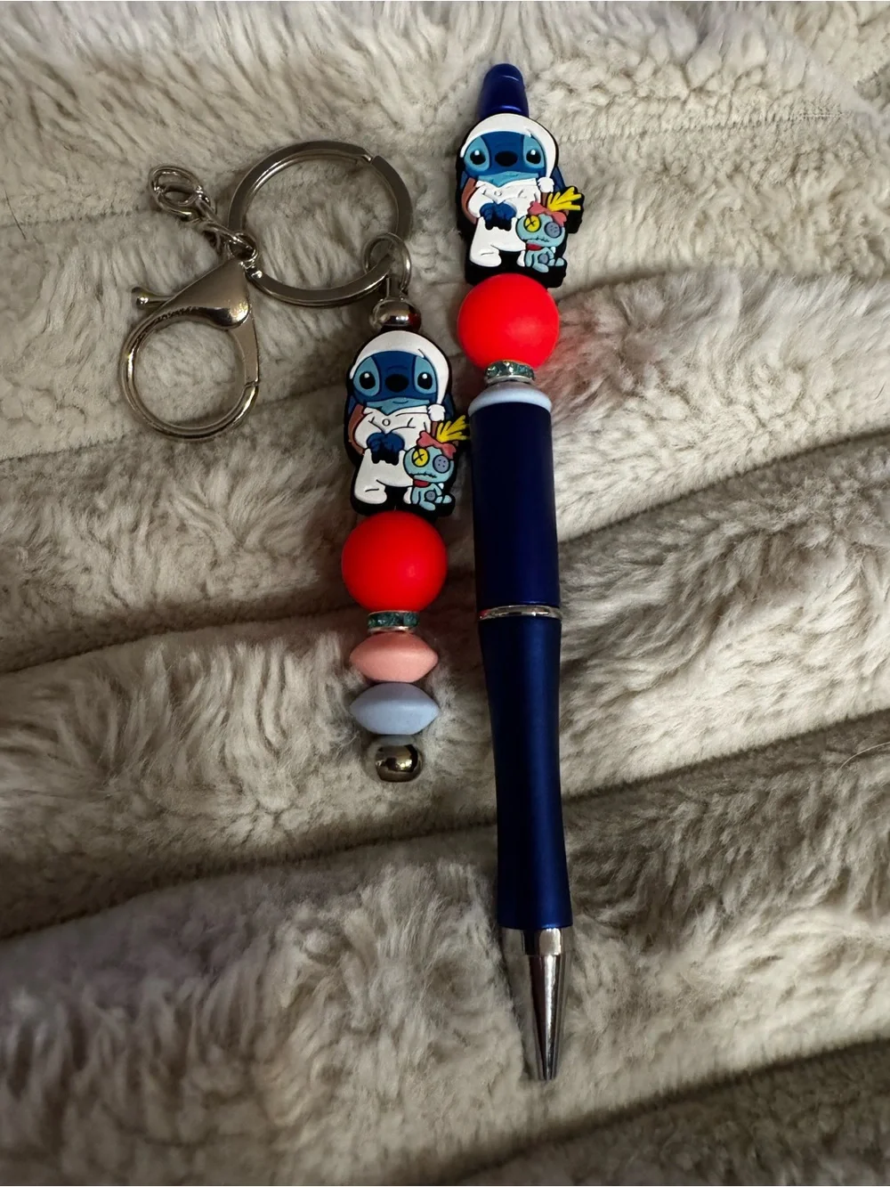 Stitch&Scrump pen and keychain set
